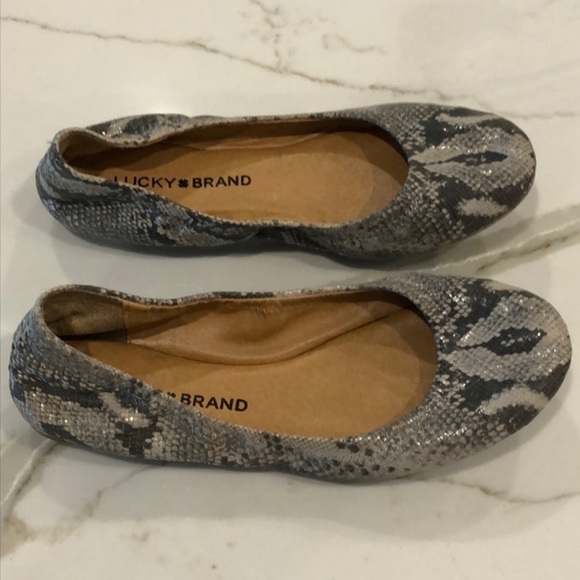 Lucky Brand Emmie Ballet Flats.  Good used condition.  Gray snake.  Size 5 1/2 - Picture 2 of 5